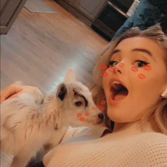 Meet your Posher, Joelle - Picture 1 of 1